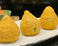 Só 3 ingredientes e uma airfryer: a coxinha cremosa que aprendi no TudoGostoso é obrigatória aos domingos aqui em casa