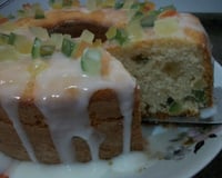 Bolo de limão com frutas cristalizadas