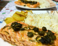 Salmão com alcaparras