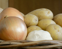 Entenda por que você NUNCA deve guardar a batata junto com a cebola!