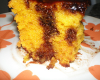 Bolo de cenoura com cobertura crocante de chocolate da Rosineide