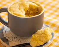 Sem farinha e sem açúcar: como fazer um bolo de limão na caneca em apenas 2 minutos no micro-ondas