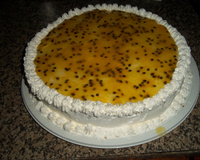 Bolo delicioso de mousse de maracujá