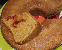 Bolo de fubá com goiaba