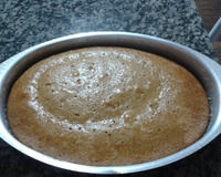 Bolo integral com calda de laranja