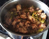 Frango à mineira (frango com quiabo)