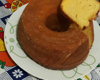 Bolo de fubá com queijo parmesão