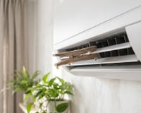 Colocar um pregador de madeira no filtro do ar-condicionado ou ventilador: por que é recomendado e para que serve