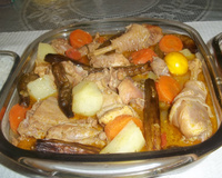 Galinha caipira com quiabo e legumes