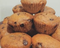 Cupcake de cenoura com gotas de chocolate