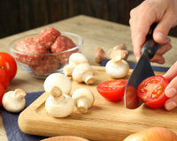 O que o tomate, queijo parmesão e o cogumelo têm em comum? Resposta surpreendente explica a verdadeira sensação de água na boca