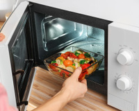 O que significa quando o micro-ondas faz barulhos enquanto esquenta a comida?