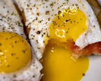 Salmonella além dos ovos: poucas pessoas sabem, mas esses 2 hábitos na hora de preparar a carne podem facilitar a transmissão
