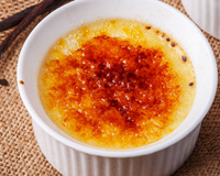 Bala baiana de coco na travessa é a sobremesa mais fácil e gostosa que você vai fazer!