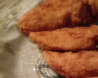 Espetinho de frango empanado