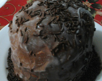 Panetone trufado de sorvete coberto e com chocolate