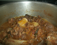 Macarrão com tomate seco e rúcula