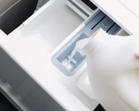 Com quantos anos você descobriu que colocar mais sabão na máquina não significa roupa mais limpa?