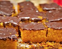 Receita de bolo de cenoura simples que sempre dá certo e anima qualquer dia