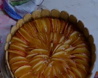 Bolo com maçã e calda de laranja