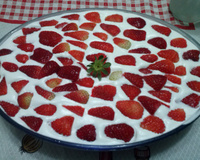 Merengue de morango com suspiros