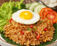 O arroz com ovo pode superar os benefícios da carne vermelha? Prato popular tem alto valor nutricional