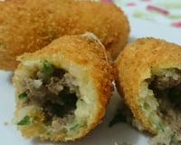 Bolinho de mandioca recheado