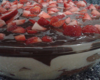 Pavê de ganache com morango e coco