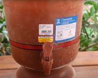 Se você tem filtro de barro em casa, precisa saber o que são as manchas brancas que aparecem por fora dele