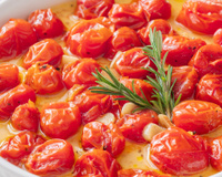 Salada de tomate-cereja e alho assada no forno: um acompanhamento perfeito para qualquer refeição