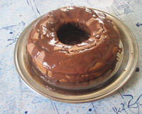 Bolo de chocolate e calda de chocolate