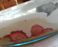 Pavê de morango e leite em pó