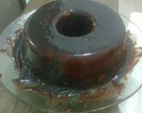 Bolo de cenoura com calda de chocolate de microondas