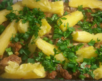 Costelinha de porco assada com mandioca