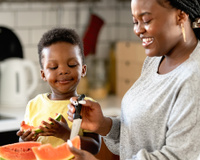 Com quantos anos você descobriu que existe um jeito certo de dar melancia para crianças?