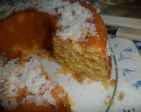 Bolo cremoso de milho e parmesão