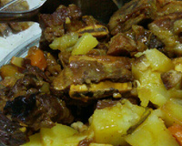 Costela bovina na panela de pressão com linguiça calabresa e bacon