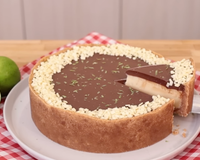 Nem mousse, nem pavê: essa torta de limão com chocolate virou minha sobremesa favorita