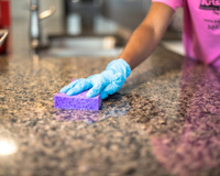 O resultado é garantido: como tirar mancha do mármore com produtos que você já tem em casa