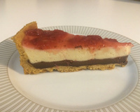 Cheesecake duas camadas com geleia de morango