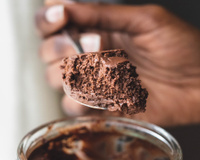 Uma colherada de felicidade: a receita fácil de mousse de chocolate para qualquer ocasião