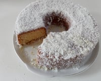 Bolo com cobertura de coco