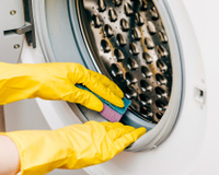 Essas misturinhas para limpar máquina de lavar roupa são superpráticas e usam produtos que você tem em casa!