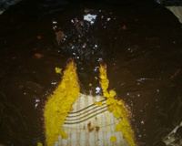 Bolo de cenoura com calda de chocolate