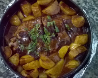 Costela ao molho barbecue com batatas