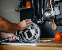 Como limpar panela antiaderente queimada: confira dicas incríveis