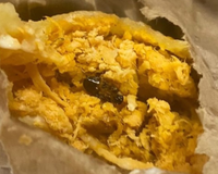 Barata viva no recheio do pastel: lanchonete é interditada após cliente encontrar inseto no lanche