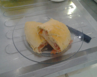 Pão recheado de frios