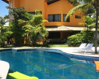 Piscina em formato de violão e boate particular: ícone do axé, cantor Netinho vivia em mansão no litoral da Bahia conhecida como Casa Musical