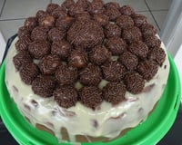 Bolo molhadinho e gelado de chocolate